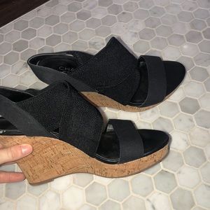 black wedges